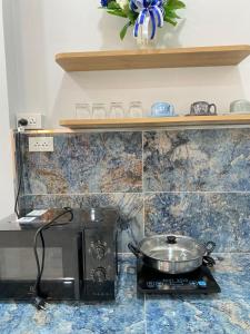 a kitchen with a stove with a pot on it at Rose & Nainee House Hatyai in Ban Tha Thon +57 photos