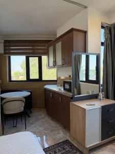 a kitchen with a sink and a table with a mirror at شركة دار المعرفة للعقار in Baghdād