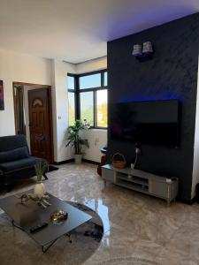 a living room with a large flat screen tv at شركة دار المعرفة للعقار in Baghdād