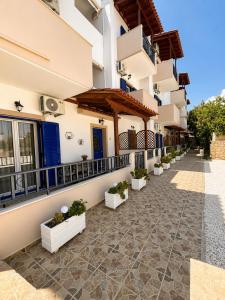 a courtyard of a building with potted plants at STUDIOS ATHENA in Megalochori