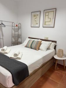 a bedroom with a large bed with white sheets and pillows at Apartamento Salas in Ronda