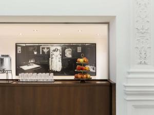 a display of fruit on a counter in a room at Hotel Rathauspark Wien - Handwritten Collection in Vienna