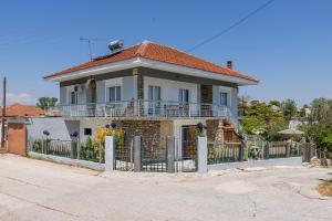 a house with a fence in front of it at Vila Petro in Evkarpía