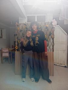 two women are standing next to each other at Abril Hostel in Mollepata