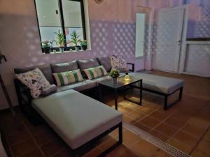 a living room with a couch and a table at Casita La Concha in Playa Honda
