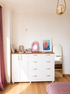a white dresser in a bedroom with a bed at Kibula Horizon in Ureki +13 photos