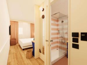 a bathroom with a shower and a toilet in a room at ibis Styles Lyon Gerland in Lyon