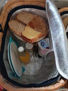 a basket filled with bread and butter and a bottle of mustard at cabane féérique in Pléneuf-Val-André
