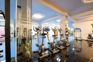 a gym with a row of exercise bikes at Résidence sauver in Abidjan