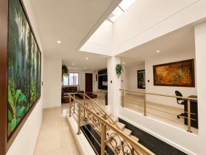 a hallway of a home with a large painting on the wall at Espectacular, Casa Vacacional Jpol in Cali