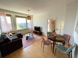 a living room with a couch and a table at Panoramablick am Theaterplatz stilvolle Wohnung in Chemnitz