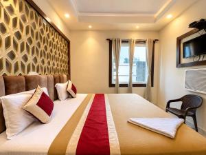 a bedroom with a large bed with avertisementatronatronatronstrationstrationstrationstration at SEA BEACH HOTEL Near Swargadwar-Golden Beach- Jagannath Temple - PARK , Fully Air Conditioned Rooms ,Wifi , Lift , And Free Parking , BEST HOTEL IN PURI in Puri