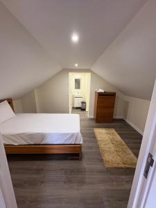 a attic bedroom with a bed and a bathroom at Casa Barros in Campanário