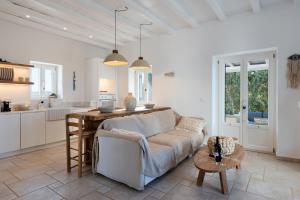 a living room with a couch and a table at Casa Elia in Sarakíniko