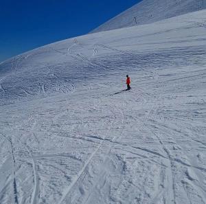 a person is skiing down a snow covered slope at Spectacular tiny house in an unforgettable setting in Ñilque