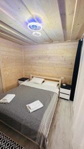 a bedroom with a bed in a wooden room at Едем 2 in Verkhovyna