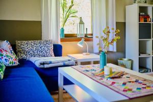 a living room with a blue couch and a table at Sabines Sjöstuga in Bjärtrå