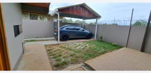 a car parked under a garage in a house at Valys in Los Chiles