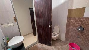 a bathroom with a toilet and a sink at The Golden palace in Paratwāda