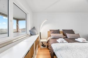 a bedroom with two beds and a large window at Business & Relax Suite - Panorama - 2 Schlafzimmer - Parkplatz in Sindelfingen +14 photos