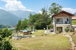 a house on a hill with a view of the mountains at Perla di Mergozzo 2 in Mergozzo