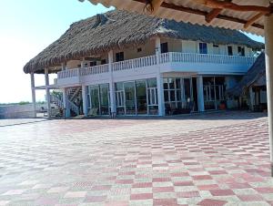 a large building with a thatch roof at Astilleros Santa Veronica in Santa Verónica