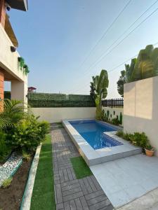 a swimming pool in the middle of a yard at Sharma Nosso Canto in Arayat