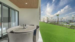 a patio with a table and chairs and a green lawn at Encantame Soleil Ground Floor Getaway in Playa Encanto
