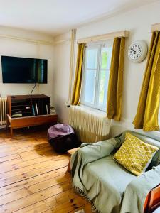a living room with a couch and a flat screen tv at Ubytování v Roubence in Modřišice