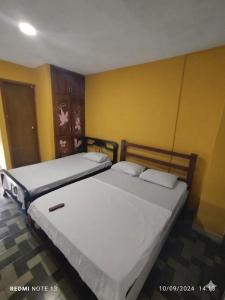 two beds sitting next to each other in a room at hotel habiby32 descansa in Barranquilla