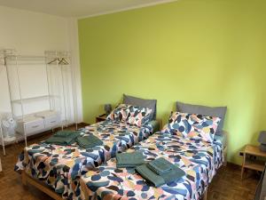 two beds sitting next to each other in a room at Casa Sottomonte in Venzone