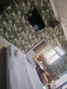 an overhead view of a bedroom with a bed and a television at Turg'unTown in Toshkent-Passajir Bekati