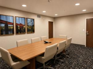 a conference room with a wooden table and chairs at Hampton Inn Cartersville in Cartersville +40 photos