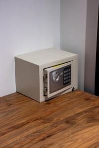 a microwave oven sitting on top of a wooden floor at Patio Alto Rooftop in Buga