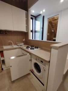 a kitchen with a washer and dryer in it at Il Rifugio del Re in Manfredonia +7 photos