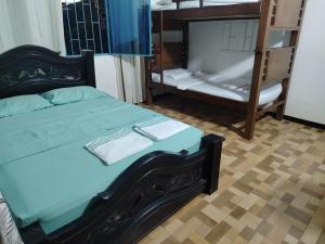 a bedroom with a bed and a bath tub at Alojamiento Las Rocas in Confines