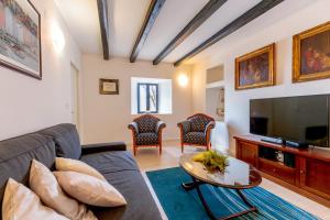 a living room with a couch and a tv at Hedera Estate, Villa Hedera VIII in Orasac