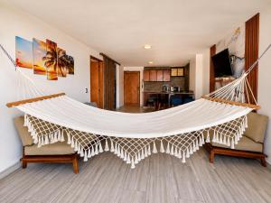 a hammock in the living room of a house at Apartamento 10c Edf.Playa in Santa Marta