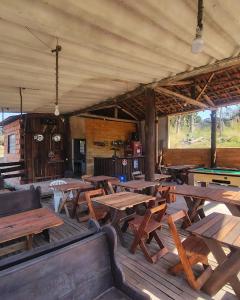 a room with wooden tables and ping pong tables at Regional Park in Rafard