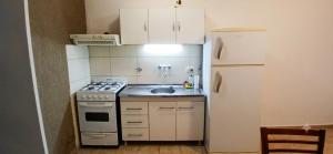 a small kitchen with a stove and a refrigerator at Depto Rafaela in Rafaela