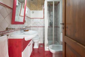 a bathroom with a white sink and a toilet at Valle Dell'Aquila Country House in Settefrati