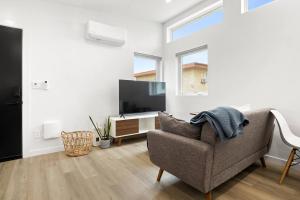 a living room with a couch and a flat screen tv at Spacious 1BR 1bath near DTLA in Los Angeles