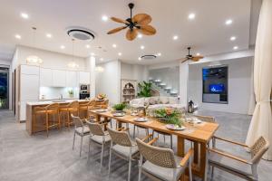 a dining room and kitchen with a table and chairs at Mee Kham Sook Luxury Villa in Nathon Bay