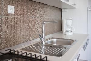 Kuchyň nebo kuchyňský kout v ubytování Apartments Amavi
