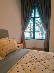 a bedroom with a bed and a window at Seaview mutiara melaka Pantai puteri in Gua Sai +3 photos