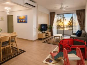 a living room with a table and a dining room at Seaview mutiara melaka Pantai puteri in Gua Sai