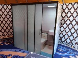 a small bathroom with a toilet in a room at mountain glambing in Tappen