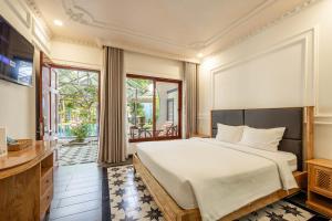 a bedroom with a large bed and a balcony at Trương Nhi Bungalow in Phú Quốc +45 photos