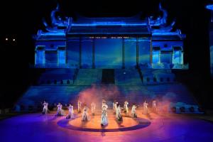 a group of ballet dancers on a stage at Castfast Hotel in Dongguan