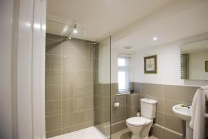 Cowdray Lodge tesisinde bir banyo